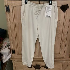 Lululemon Brand new with tags soft jersey classic-fit 7/8 jogger Sand sz 8